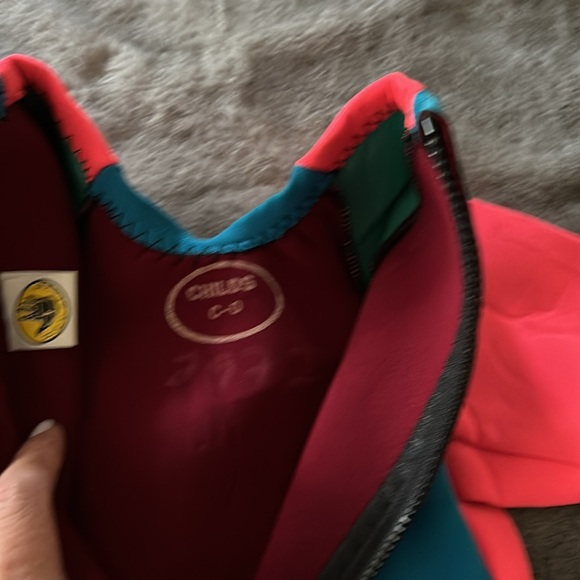 Body glove wetsuit child used for a photo shoot once - Picture 4 of 9